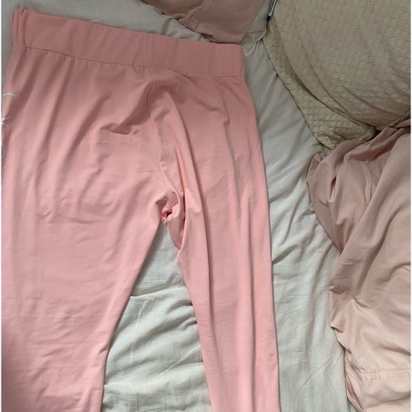 Pretty Little Thing - Picture 2 of 4